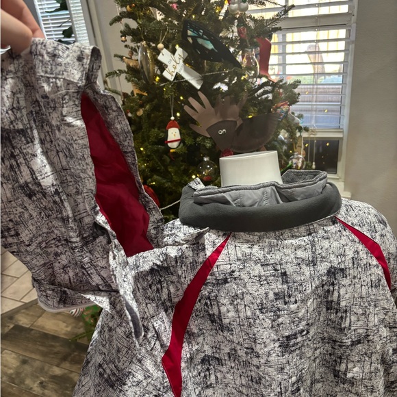 Stylish Gray and Pink Winter Jacket - Picture 6 of 8